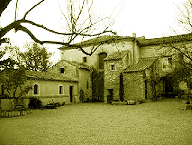 Файл:Bédarrides Château du Mont Thabor.jpg