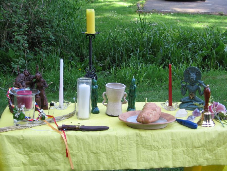 Файл:Wiccan altar (0).png