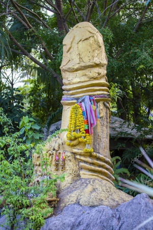 Depositphotos 187353018-stock-photo-golden-religious-penis-sculpture-on.jpg